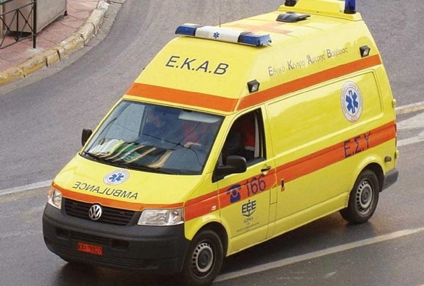 Τροχαίο στην Εθνική οδό Αγρινίου-Αντιρρίου: Λεωφορείο παρέσυρε άντρα – Δείτε τις εικόνες